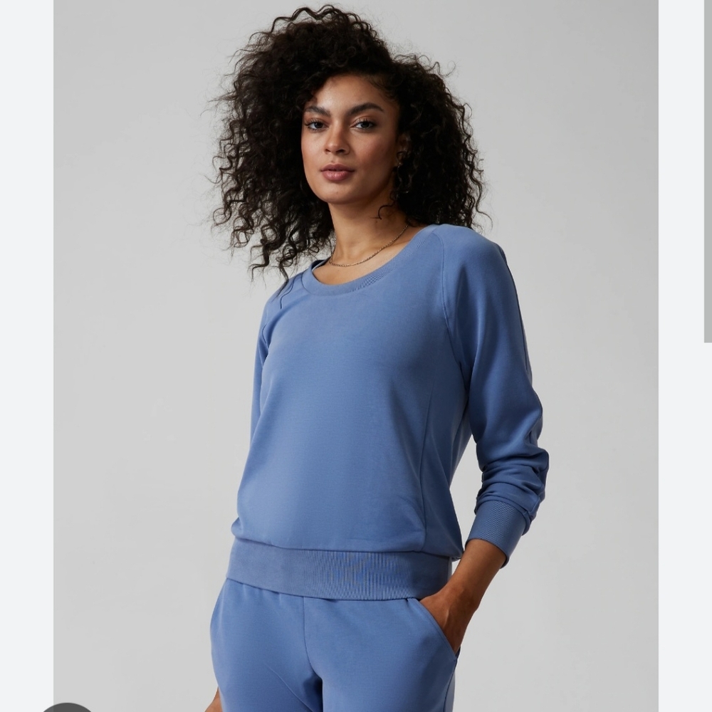 EUC Athleta Seasoft crewneck sweatshirt XL cottage blue